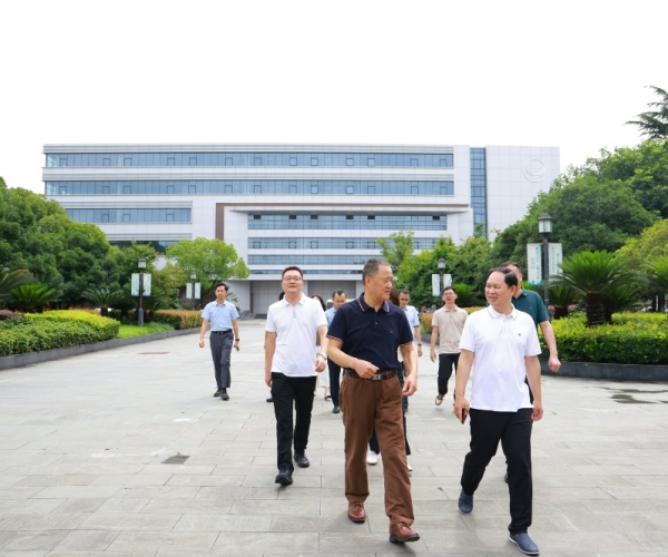 河池市领导赴嘉兴调研纽约国际丝绸 共商高端丝绸项目落地大计